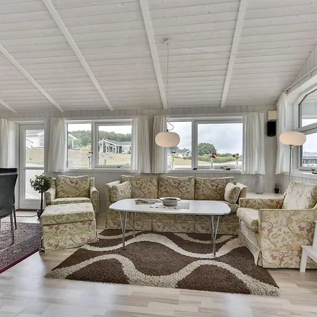 Sisko - 600m From The Sea By Interhome *