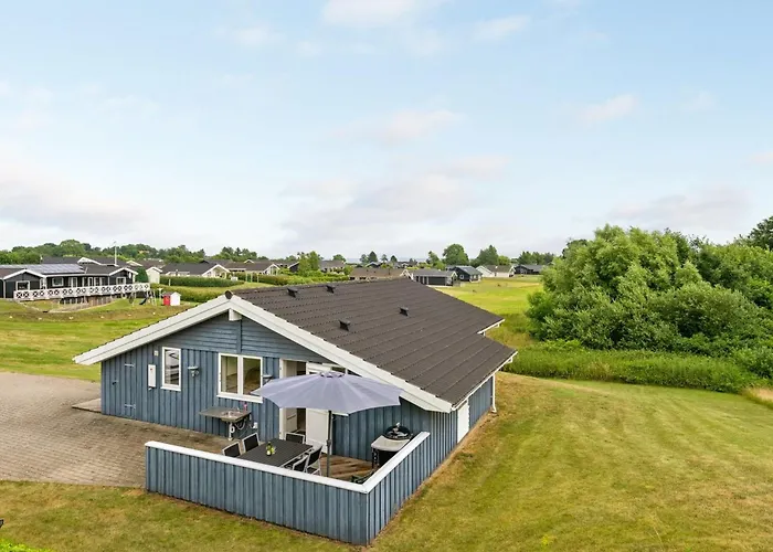 Sisko - 600m From The Sea By Interhome