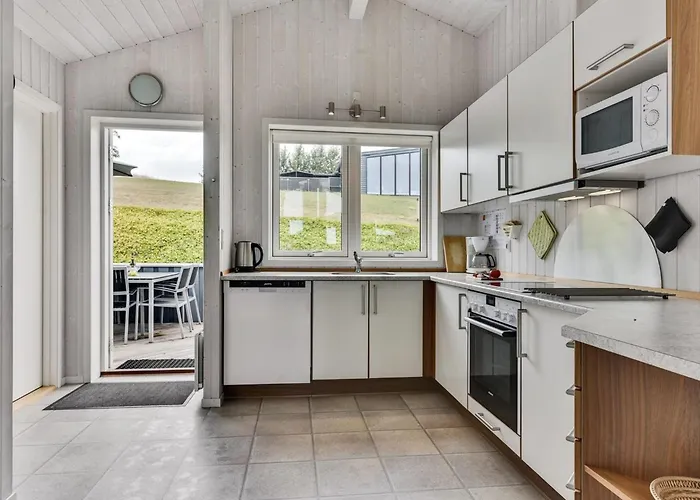 Sisko - 600m From The Sea By Interhome *